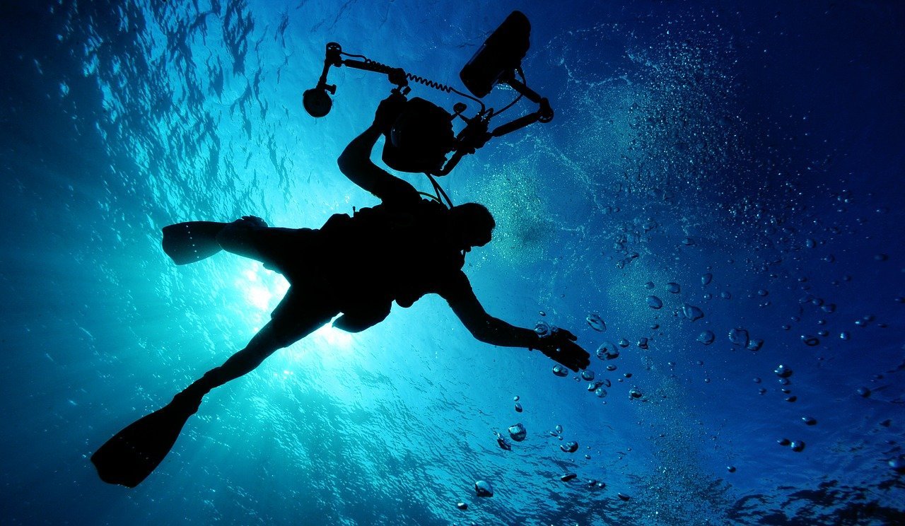 scuba-diving-79606_1280