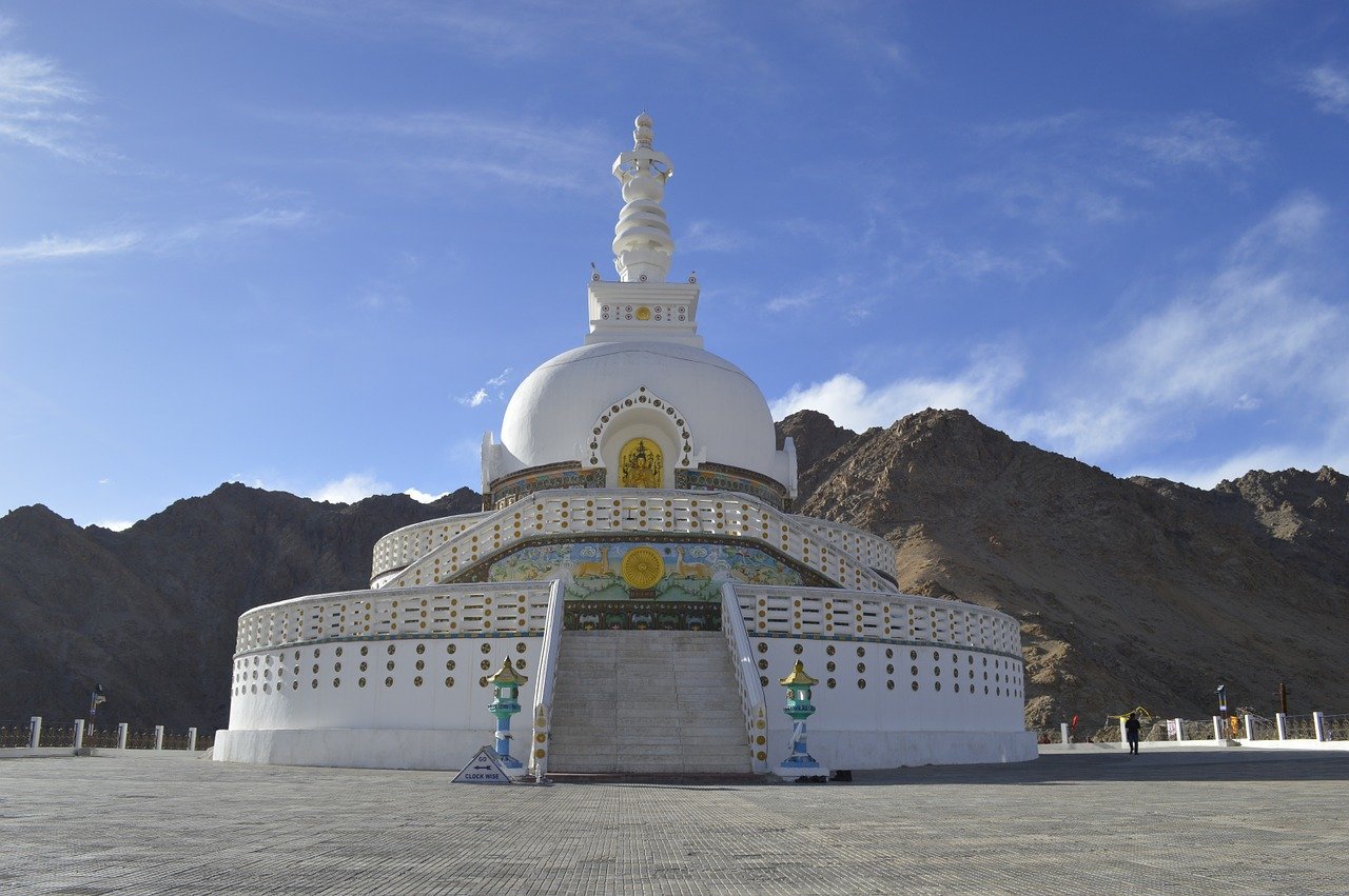 shanti-stupa-756426_1280